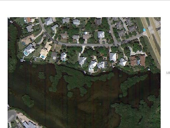 5th image of 302 Shoreland Dr