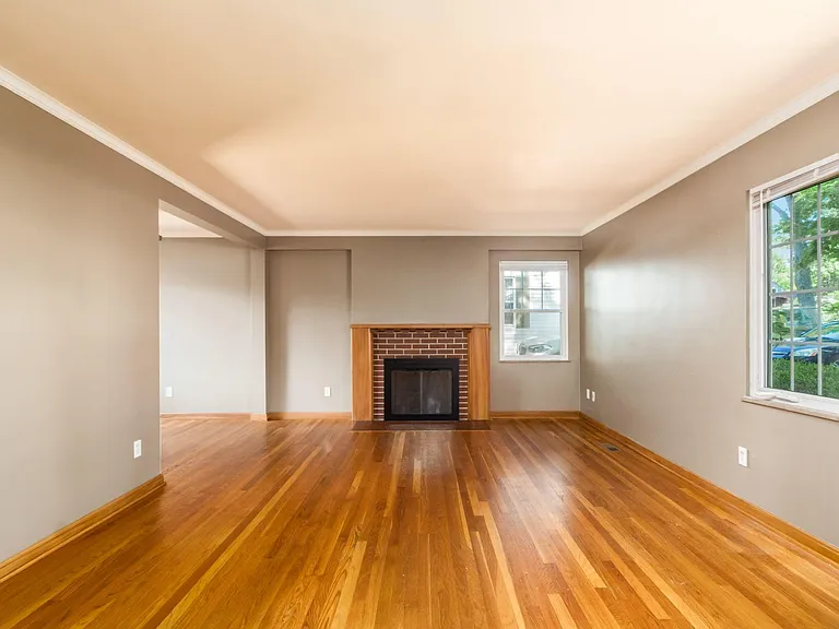 109 E Riverglen Dr — Photo 6