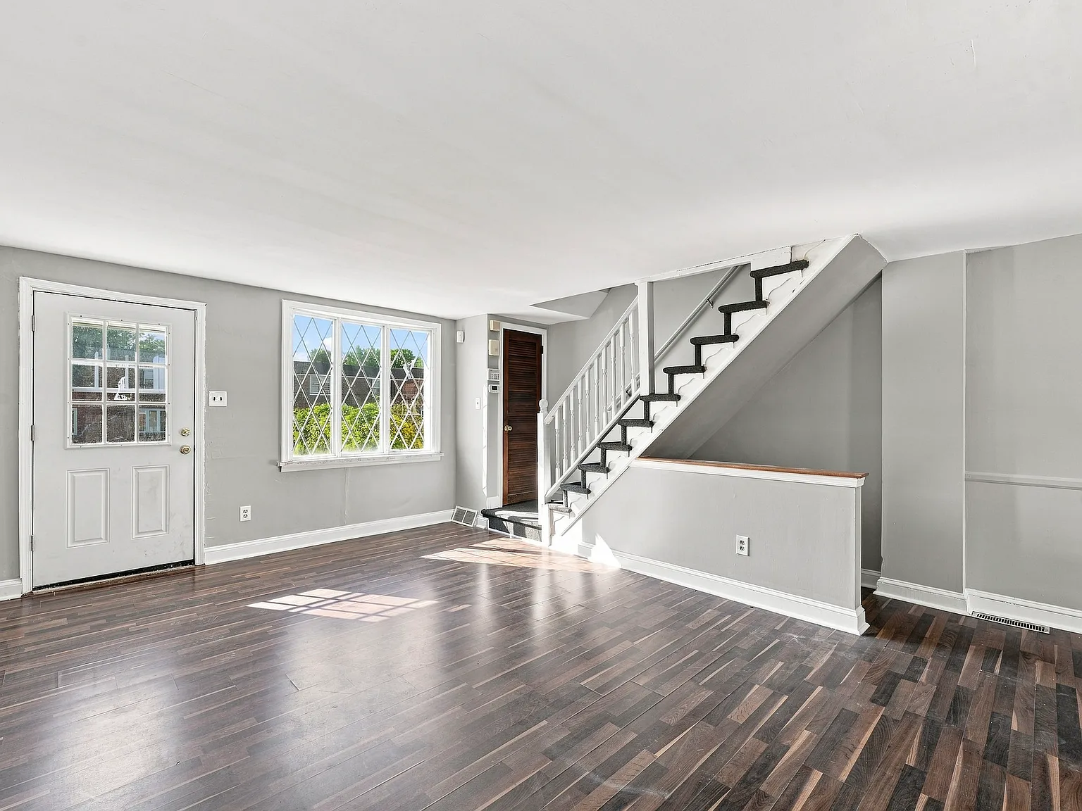 3 bed, 1152 sqft, $1,900 — Photo 3