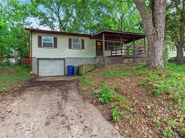 2712 Maverick Ln, Lawrence, KS 66046
