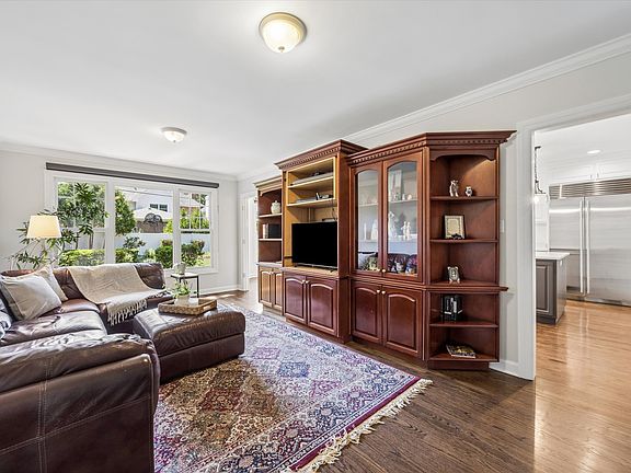 3rd image of 4124 Clausen Ave