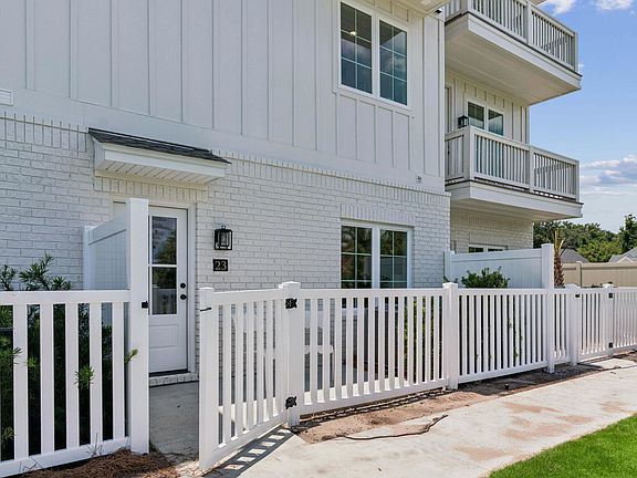 2nd image of 25 Moss Pointe Ln