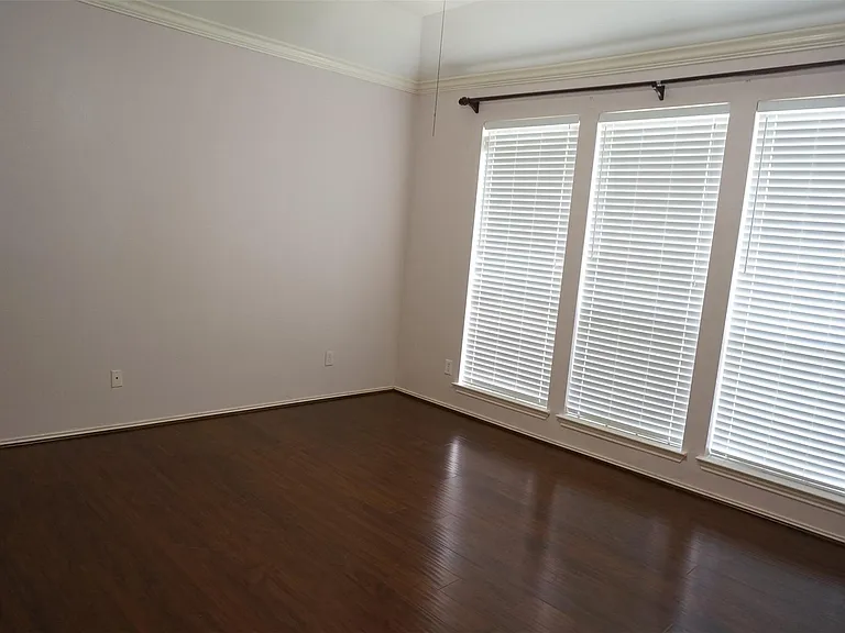 2114 Madewood Dr — Photo 10