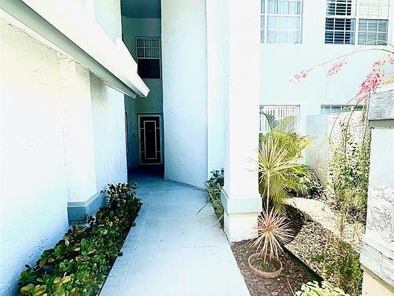 3rd image of 11698 Briarwood Circle #1
