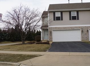 2490 Amber Ln, Elgin, IL 60123