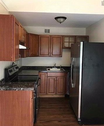 3rd image of 56 Briar Hill Ct