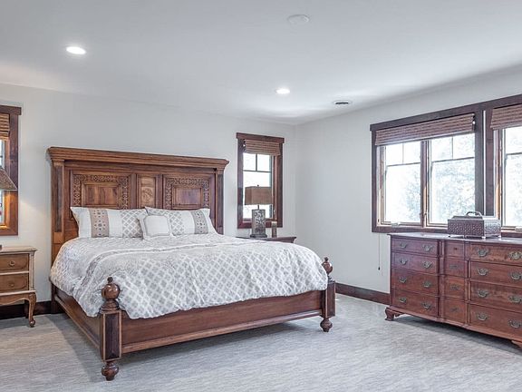 4th image of 3028 Meadows Dr