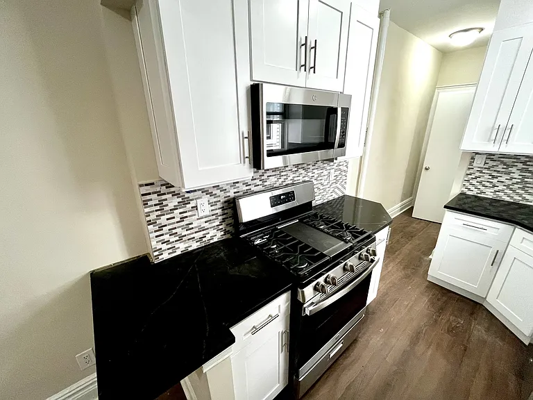 22-38 41st St #1 — Photo 2