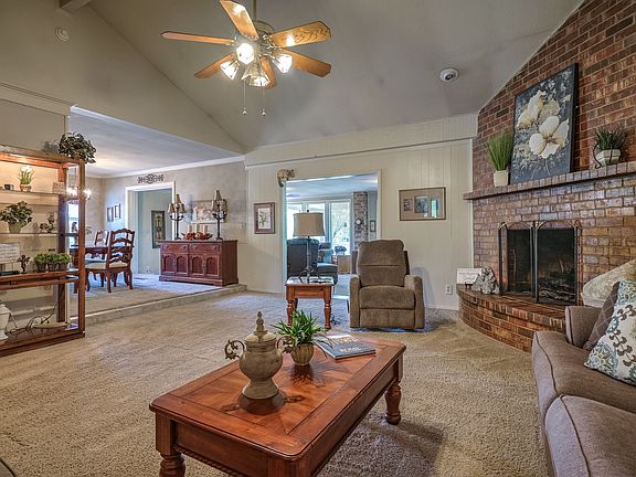 4th image of 2409 Thunderbird Ln