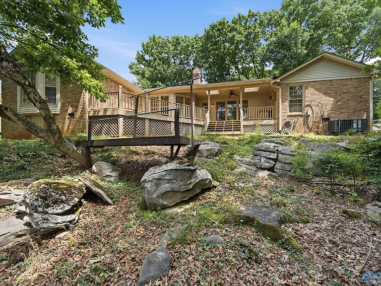 815 Baylor Dr SE — Photo 37