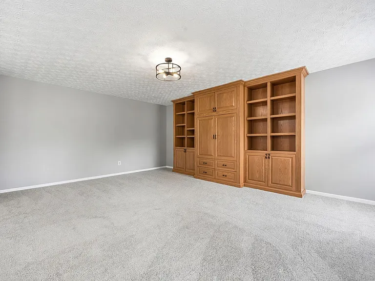 3033 Jamestown Dr — Photo 25