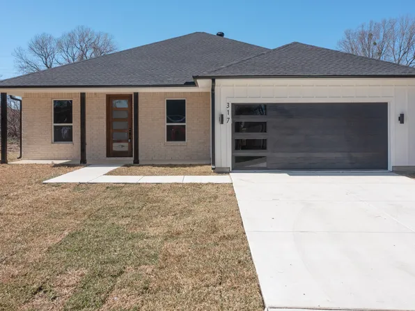 317 Coral Reef St, Mabank, TX 75156