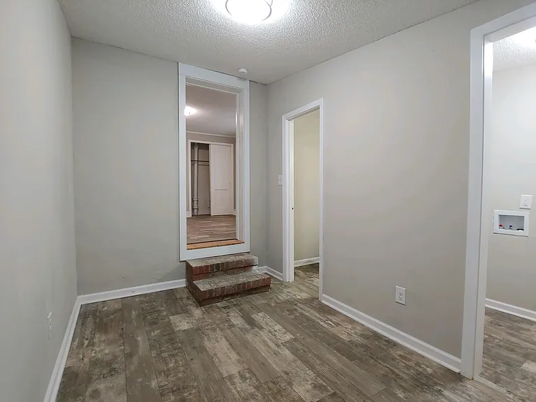 1110 Henderson Ave — Photo 12