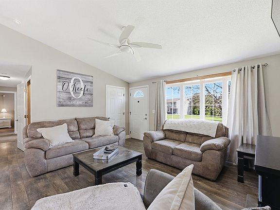 4th image of 23 Katherine Dr