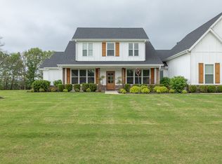 1423 River Point Rd, Fayetteville, AR 72703