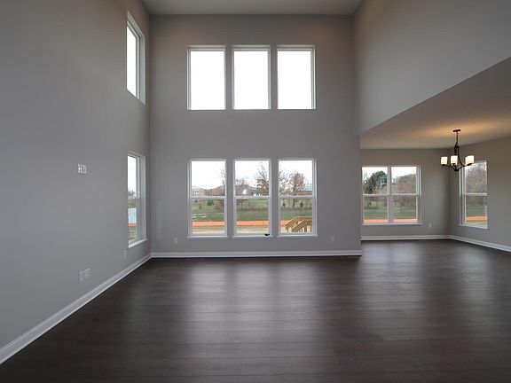 4th image of 3036 Patricia Ann Way