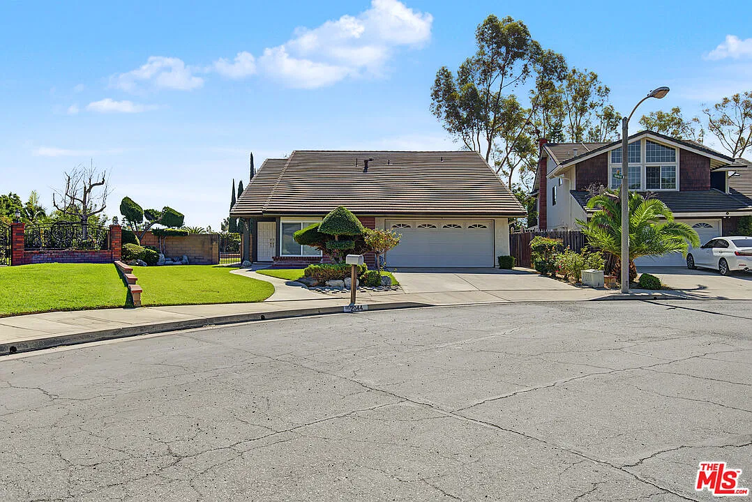 4 bed, 2.0 bath, 1912 sqft, $5,250 — Photo 3
