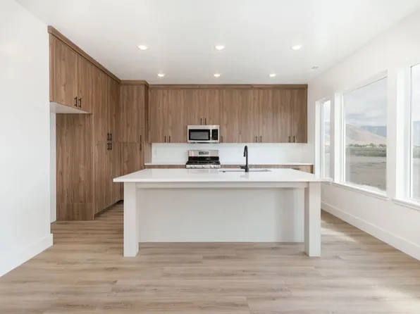 3817 W 825 N, Clearfield, UT 84015