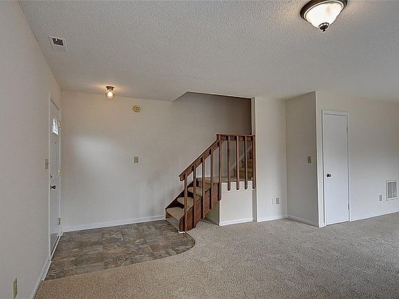 5th image of 135 Castilian Dr