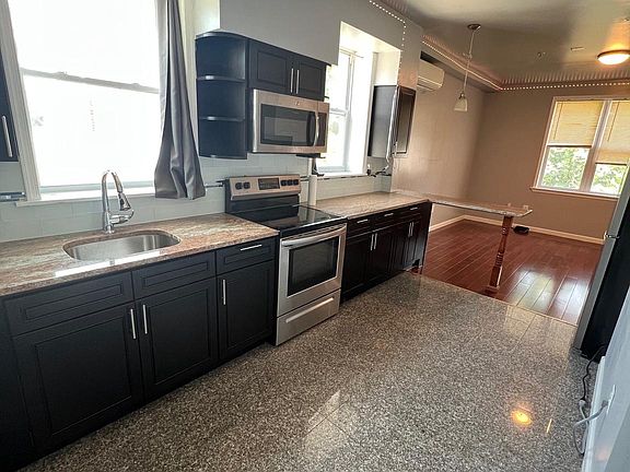 3rd image of 631 N 11th St Unit 2R