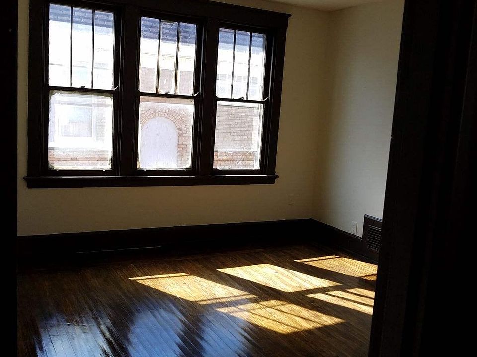1st image of 832 Rosemont Ave #2