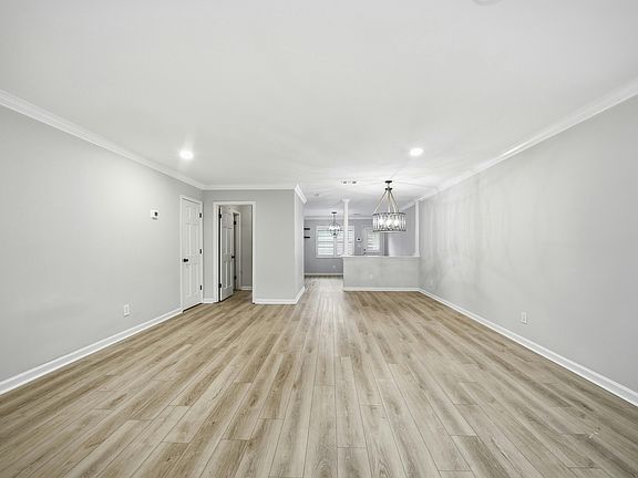 5th image of 115 Winding River Dr