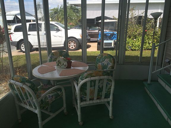 4th image of 716 Riverview Cir