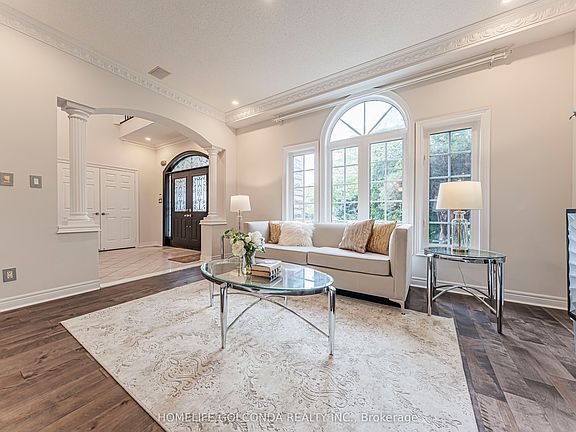 4th image of 30 Goldring Cres