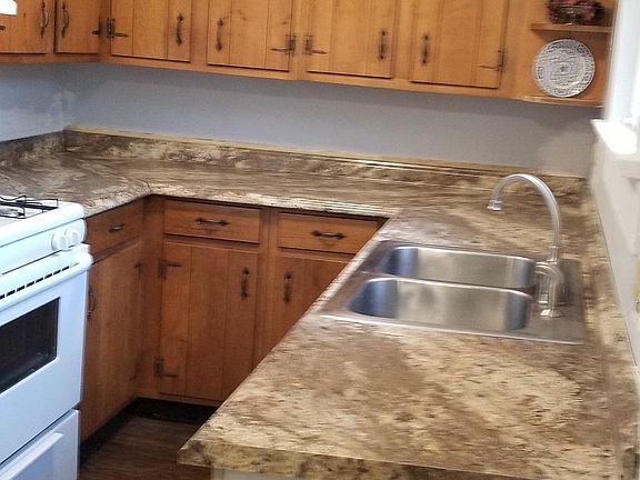 2nd image of 32 Chapin St