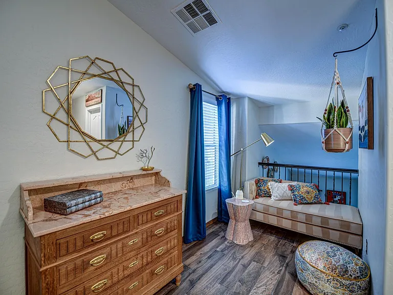 426 N Alder St — Photo 35