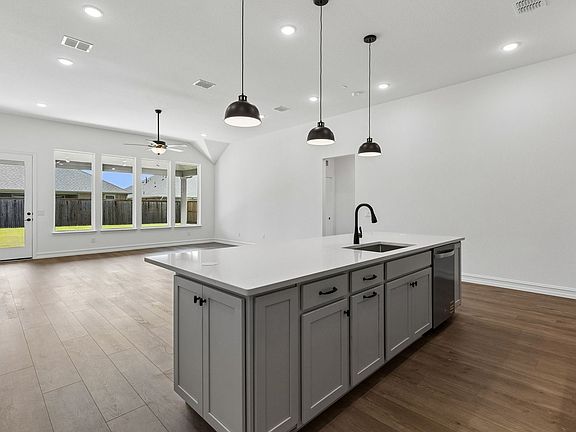4th image of 509 Apricot Ct
