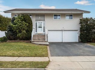422 N Central Dr, Massapequa, NY 11758
