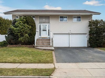 422 N Central Drive, Massapequa, NY, 11758