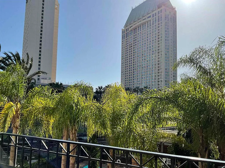 500 W Harbor Dr #318 — Photo 11