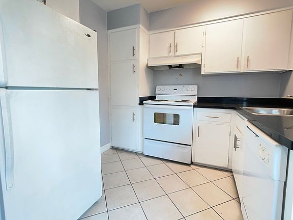 3rd image of 1536 Oxford St #2