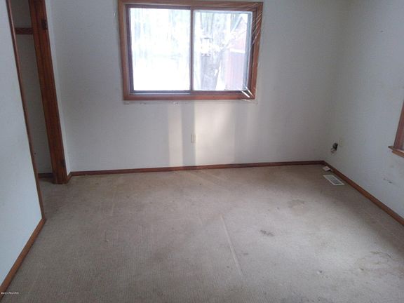 5th image of 8683 S Linden Ave