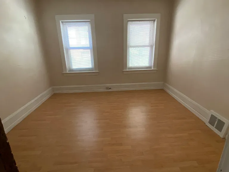 12010 Paul Ave — Photo 2