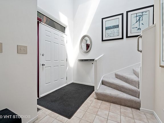 3rd image of 3025 N Greenview Ave Unit M