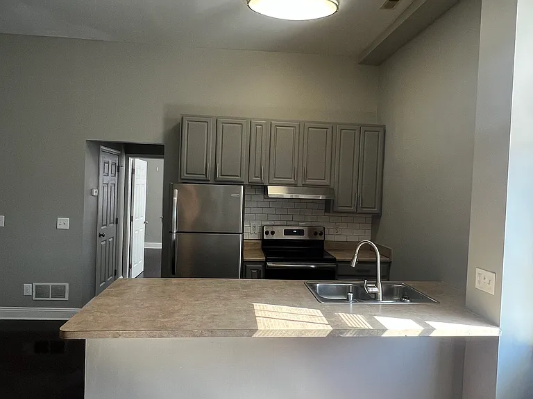 727 Bakewell St #6 — Photo 9