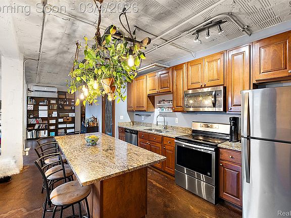 3rd image of 78 Watson St