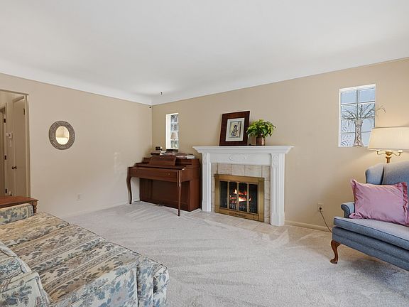 5th image of 3031 Syracuse St