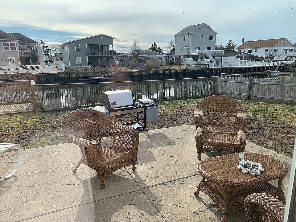 1st image of 17 Lake Huron Dr