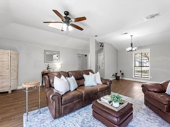 4th image of 17519 Sundrop Ln