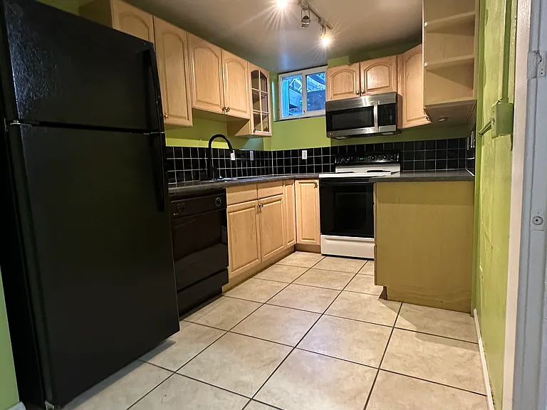 1330 S Grant St #G1 — Photo 3