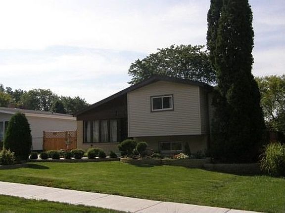 2nd image of 608 W Babcock Ave