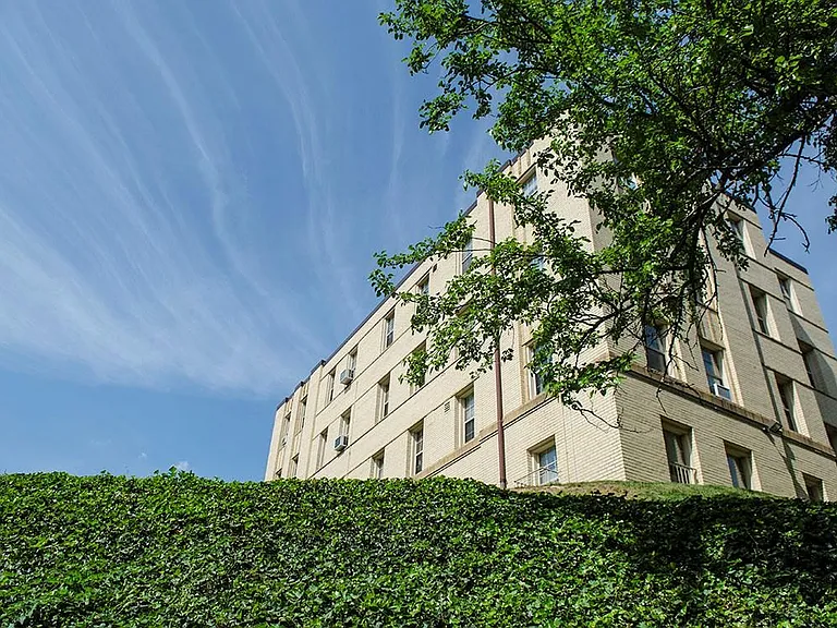 Park Crest Apartments — Photo 1