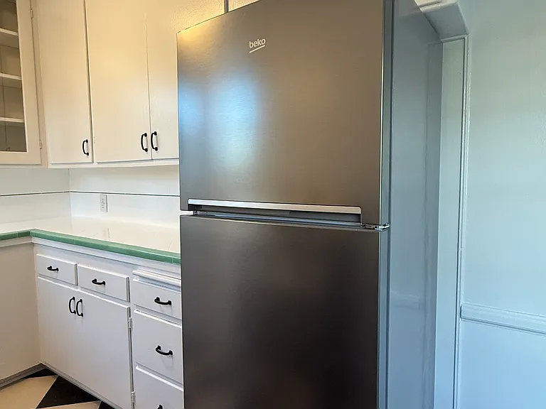 2269 N Beachwood Dr #101 — Photo 3