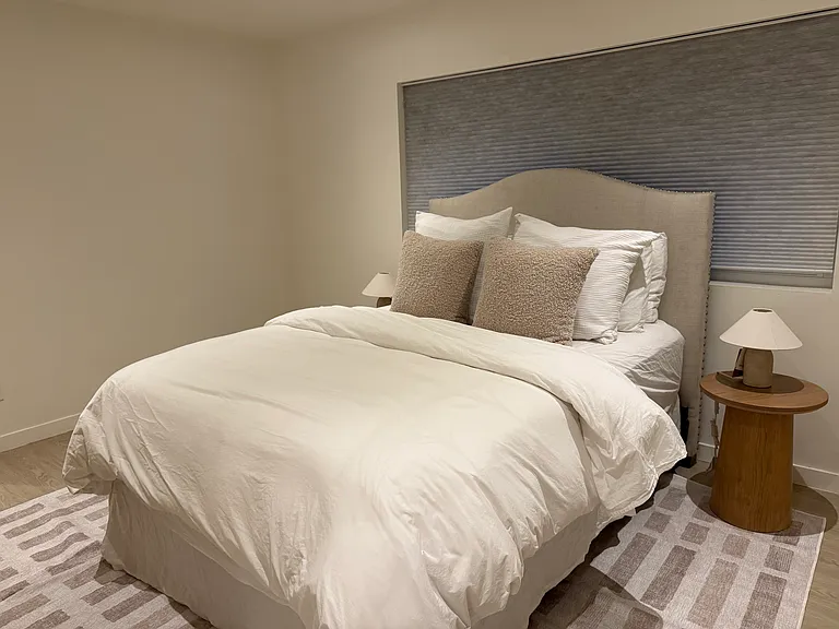 2441 N Beachwood Dr #1 — Photo 8