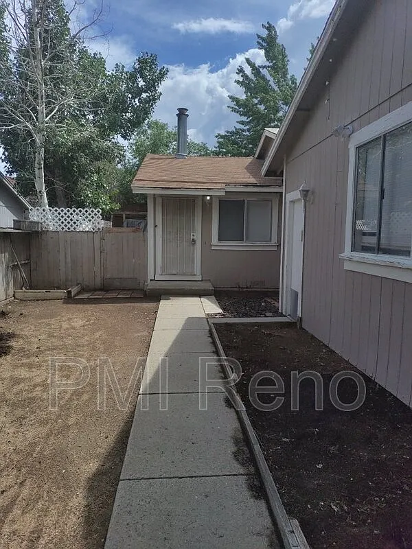 2 bed, 1.5 bath, 915 sqft, $1,895 — Photo 2