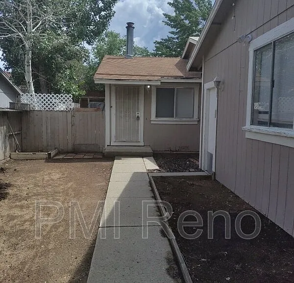 6440 Lotus St — Photo 2